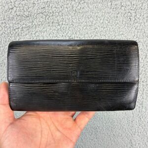 Louis Vuitton Men's OS Black Epi Bi-Fold Wallet Vintage Luxury Designer Classic